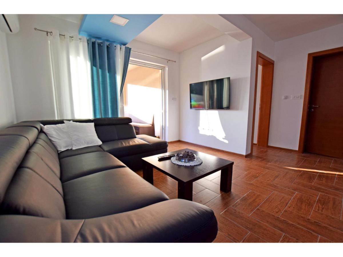 Apartment Dinko Rovanjska Luaran gambar